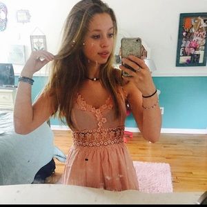 cute! open mid drift flower dress!